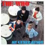 Oben steht "THE WHO", unten "MY GENERATION". Vier junge Männer schauen nach oben. Links Metalltonnen.