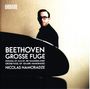 Albumcover, Text: "Beethoven Grosse Fuge" und "Sonatas, Op. 54 & Op. 106 'Hammerklavier'". Mann in Schwarz neben Flügel.