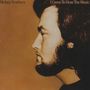 Oben links „Mickey Newbury“, oben rechts „I Came To Hear The Music“. Profil eines Mannes mit Bart auf braunem Hintergrund.