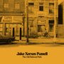 "Jake Xerxes Fussell - The Old Beloved Path" zeigt eine alte Stadtstraße mit Supermarkt, Telefonzellen und Radfahrer.
