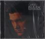 Text: "Chris Isaak Silvertone". Nahaufnahme eines Mannes mit ernstem Blick, in dunklen Farben gehalten.