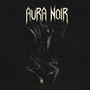 Text: "AURA NOIR". Dunkles und bedrohliches Darstellen eines schemenhaften, dämonischen Wesens.