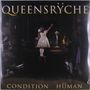 "QUEENSRŸCHE" und "CONDITION HÜMAN" in großer Schrift. Ein Mädchen in einem weißen Kleid steht in einem Raum.