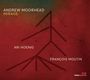 Texte: "ANDREW MOORHEAD MIRAGE", "ARI HOENIG", "FRANÇOIS MOUTIN". Rote abstrakte Illustration mit geometrischen Linien.