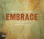 Text: Mattias Svensson, Embrace, Bill Mays, Morten Lund. Hintergrund: abstrakte, erdige Texturen.