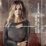 RITA WILSON SOUND OF A WOMAN steht links. Frau mit langen Haaren in schwarzem Oberteil schaut ernst. Vintage-Stil.