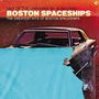 Text oben: "OUT OF THE UNIVERSE BY SUNDOWN", "BOSTON SPACESHIPS", "THE GREATEST HITS OF BOSTON SPACESHIPS". Bild: Auto im All.