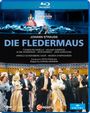 Blu-ray-Cover für "Die Fledermaus" von Johann Strauss am Theater an der Wien, bunt gekleidete Darsteller.