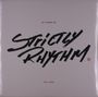 "30 Years of Strictly Rhythm. Part Three." Schwarze, dynamische Schrift auf hellem Hintergrund.