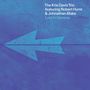 Text: "The Kris Davis Trio featuring Robert Hurst & Johnathan Blake. Lost in Geneva." Blauer Hintergrund mit einem Pfeil.