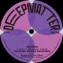 DEEP MATTER, DM032-A, FERNWEH von THE OFFLINE, SHOLTO & TOM MCBRIEN. Rundes Logo mit lila und rosa Design.