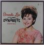 „Brenda Lee. Little Miss Dynamite. Her Early Hits 1956-62.“ Eine junge Frau lächelt in einem Blumenmusterkleid.