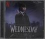 Limited Edition CD mit "Wednesday Season 2" Soundtrack, ein Mädchen mit geflochtenem Haar und dunkler Kleidung.