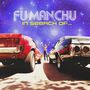 "FU MANCHU in search of..." steht in gelber und weißer Schrift über Autos mit einer Person in der Mitte. Retro-Design.