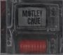 "MÖTLEY CRÜE" oben auf einem alten Fernseher, darunter "CANCELLED" in rot. Schwarz-weißes Retro-Fernseher-Design.