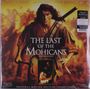 „THE LAST OF THE MOHICANS“, darunter ein Krieger mit Gewehr. Oben: „Music by Trevor Jones, Randy Edelman“.
