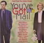 Musik zum Film "You've Got Mail". Künstler: Harry Nilsson, The Cranberries, Bobby Darin. Ein Mann und eine Frau stehen nebeneinander.