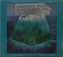 "OKKERVIL RIVER IN THE RAINBOW RAIN NEW STUDIO ALBUM" steht über einer tropischen Landschaft in einem Prisma.