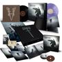 "Mortiis" und "Ghosts of Europa" auf Verpackungen. Verschiedene Medien: Vinyl, Kassette, CDs, Fotografien, Buch. Atmosphäre mystisch.