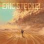 Text: "Eric Steckel Sandstorm". Eine Person mit Gitarre läuft in eine bewegte Wüstenlandschaft.