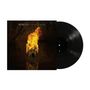„ATREYU - A Death-Grip On Yesterday“. Eine brennende Person steht knietief im Wasser. Vinyl-Schallplatte rechts.
