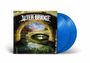 Text: "ALTER BRIDGE" und "One Day Remains". Eine Illustration einer Steinbrücke über einem Fluss. Zwei blaue Schallplatten.