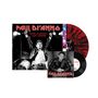 "PAUL DI'ANNO, IRON MAIDEN'S LOST SINGER." Zwei Fotos: ein Sänger mit erhobenen Armen und ein Porträt in Lederjacke. Vinyl-Schallplatten.