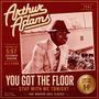 "Arthur Adams" groß oben. "You Got the Floor" zentral. Bild: Eleganter Mann mit Hut, roter Hintergrund, Vintage-Stil.