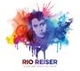"RIO REISER: ALLES UND NOCH VIEL MEHR" in farbigem Aquarell. Gesicht im Zentrum, umgeben von bunten Klecksen.