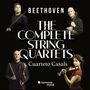 "BEETHOVEN THE COMPLETE STRING QUARTETS Cuarteto Casals" und vier Musiker mit Streichinstrumenten auf schwarzem Hintergrund.