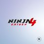"NINJA GAIDEN 4" in stilisierter Schrift, schwarzer und roter Text auf hellem Hintergrund, unten Logo in Kreisform.