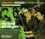CATALOGUE D'OISEAUX ET AUTRES OISEAUX. Olivier Messiaen spielt Klavier, umgeben von Personen in einem Retro-Stil.