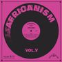 Text: "AFRICANISM VOL.V" und "SUPER SPECIAL STEREO 33 RPM". Design in Schwarz und Pink mit retro Schallplattenmotiv.