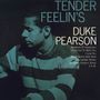 "Tender Feelin's, Duke Pearson: Bluebird Of Happiness, I'm A Fool To Want You. Seitliches Porträt von Duke Pearson in gestreiftem Pullover."