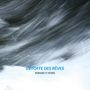 Text: "L'ÉTOFFE DES RÊVES" und "BERNARD DE VIENNE". Unscharfer, verschwommener Hintergrund in Blau- und Grautönen.