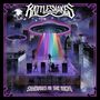 "RATTLESNAKES" oben, "SHADOWS IN THE NIGHT" unten. Illustration: Band auf Dach, UFOs mit Regenbogenlicht, Nachtstadt.