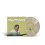Text: "YELLOW DAYS". Ein Albumcover zeigt einen Mann mit Gitarre. Beige Vinyl-Schallplatte daneben.
