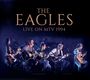 „The Eagles: Live on MTV 1994“. Eine Band spielt Gitarren auf einer Bühne in einer intimen, beleuchteten Atmosphäre.