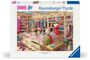 „1000 Ravensburger Puzzle“ steht oben. Eine bunte Boutique mit Kleidung und Accessoires.