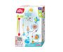 "ABC", Pfeil "27 cm", "24+ Months", "Plug-in", "Splashes", "Tub Tubes". Kind spielt in der Badewanne mit Wasserbahnen.