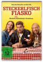 "Steckerlfisch Fiasko" in rot, darunter "Susi Eberhofer, Birkenberger. Dreamteam." Drei Personen und ein Hund.