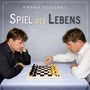 Text: "FRANK SCHÖBEL SPIEL DES LEBENS". Zwei Männer spielen Schach, einer in Schwarz, der andere in Weiß gekleidet.