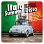 "Italo Summer Disco: Die größten Italo Sounds. Namen der Künstler. Kleines Auto mit Disco-Kugel, italienische Flagge im Hintergrund."
