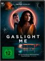 Text: "SIMONE ASHLEY", "GASLIGHT ME", "Ein erschreckend überzeugender Psychothriller. THE GUARDIAN", FSK 12 Logo. Zwei Personen, Glasbruch.