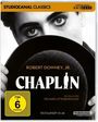 "Chaplin" mit Robert Downey Jr., FSK 6, restauriert in 4K, Film von Richard Attenborough. Ein Gesicht und eine Silhouette.