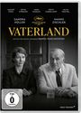 „Vaterland“; Festival de Cannes 2026; FSK 0; Zwei Menschen in Schwarz-Weiß, ein Mann und eine Frau, sitzen ernst.