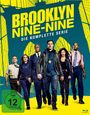 BROOKLYN NINE-NINE: DIE KOMPLETTE SERIE. Hauptfiguren einer TV-Serie in Polizeiuniform und Zivilkleidung. FSK 12.