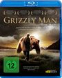 "Grizzly Man" oben. Mann und Bär in Landschaft darunter. Text: "In der Natur bestehen Grenzen. Ein Mann hat sie 13 Jahre lang überschritten."