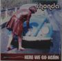 Texts: "rhonda" oben rechts, "HERE WE GO AGAIN" unten. Eine Person in einem braunen Outfit beugt sich zu einem blauen Auto.