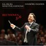"Beethoven 5 & 6", Salzburg Wind Philharmonic, Hansjörg Angerer; ein Dirigent in Bewegung mit Orchester im Hintergrund.
